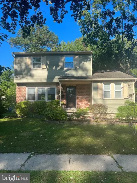 625 S Forklanding Rd, Maple Shade, NJ 08052