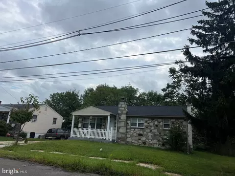 40 Collins Ln, Maple Shade, NJ 08052