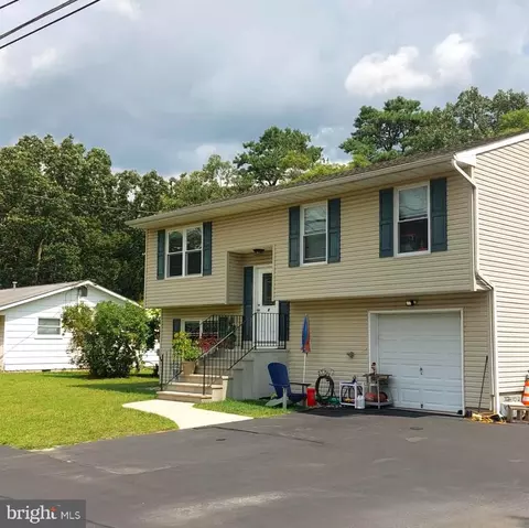 6 Bella Coola Trl, Browns Mills, NJ 08015