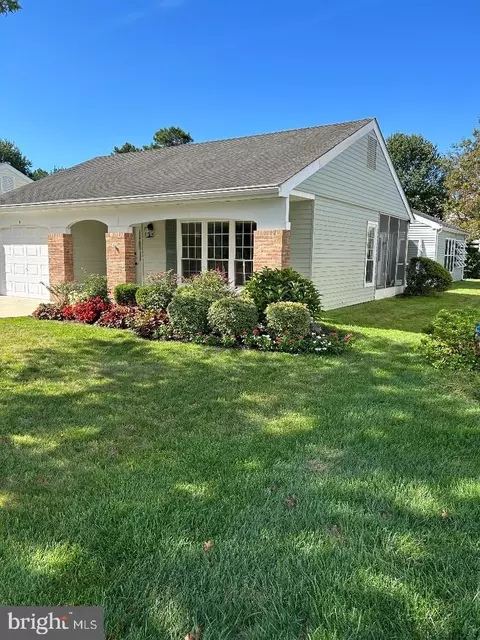 9 Cotherstone Dr, Southampton, NJ 08088