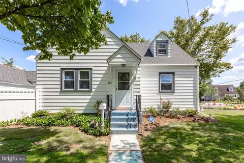 121 Leconey Cir, Palmyra, NJ 08065
