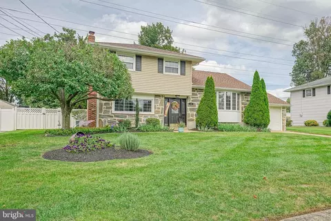 217 Maureen Dr, Cinnaminson, NJ 08077