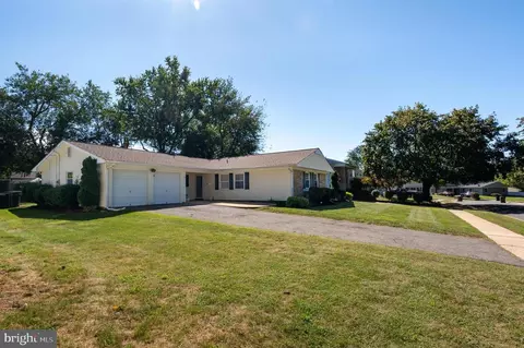 23 Tiber Ln, Willingboro, NJ 08046