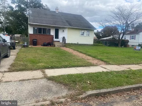 236 Larchmont Dr, Delanco, NJ 08075