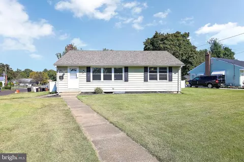 1083 Warren St, Beverly, NJ 08010