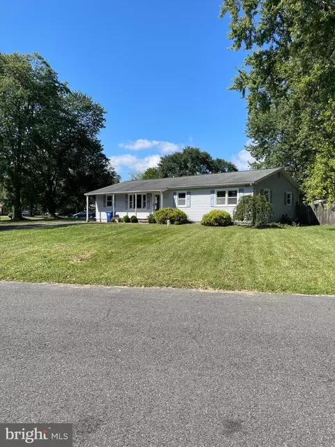 11 Hanover Dr, Cookstown, NJ 08511