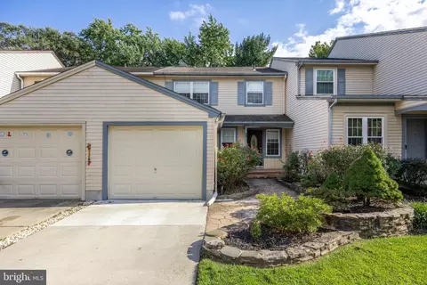 40 Southgate Dr, Mount Laurel, NJ 08054