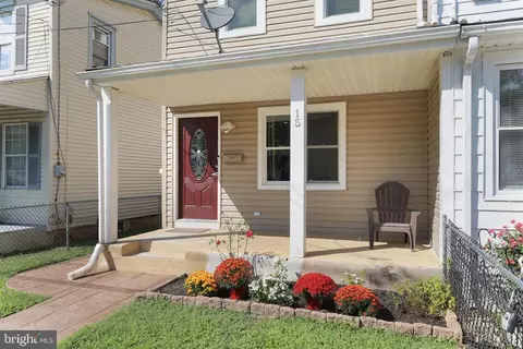 15 Rush St, Riverside, NJ 08075