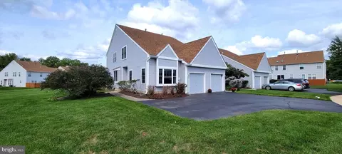 44 Aspen Ct, Bordentown, NJ 08505