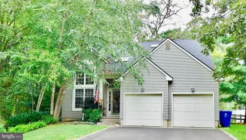 2 Victoria Ct, Medford, NJ 08055