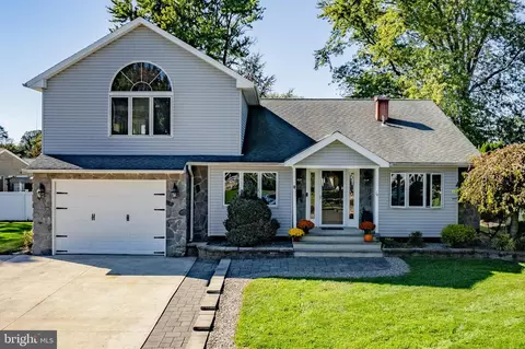 14 Bayberry Dr, Bordentown, NJ 08505