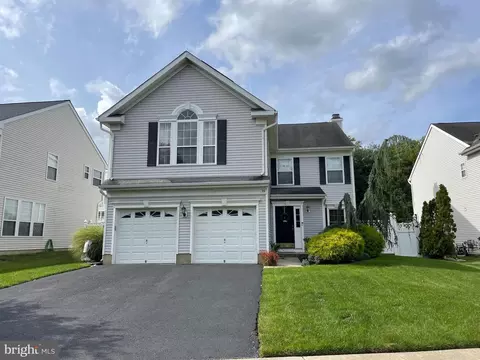 35 Greenbrook Dr, Columbus, NJ 08022