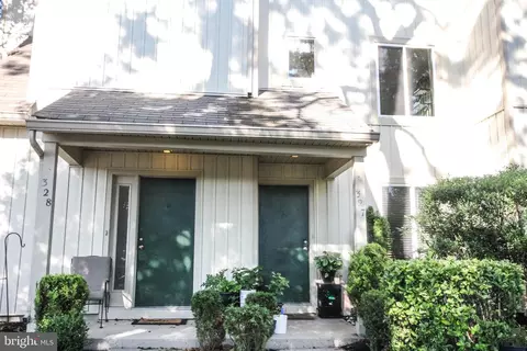 327 Woodlake Dr, Marlton, NJ 08053