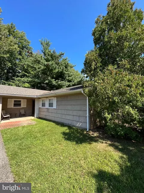 12 E Stokes Rd, Willingboro, NJ 08046