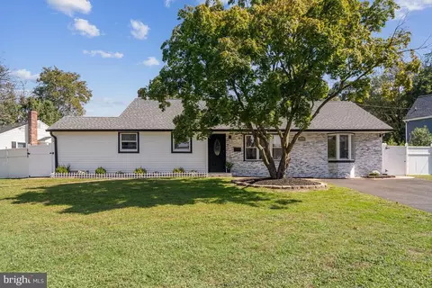 808 Colby Ave, Delran, NJ 08075