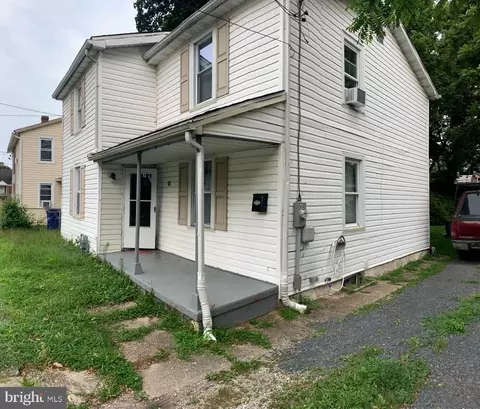 64 Pine St, Beverly, NJ 08010