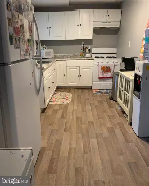 64 Pine St, Beverly, NJ 08010 photo 5