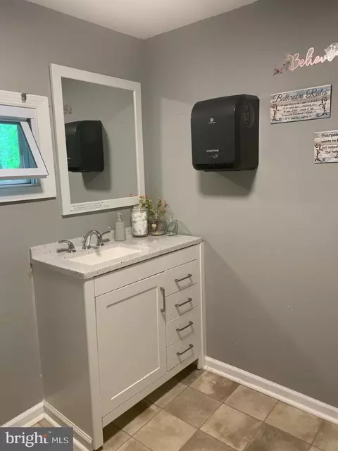 64 Pine St, Beverly, NJ 08010 photo 7