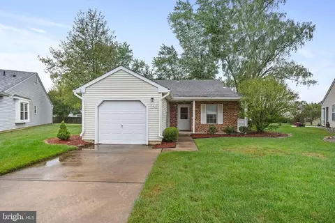 26 Danville Ct, Mount Laurel, NJ 08054