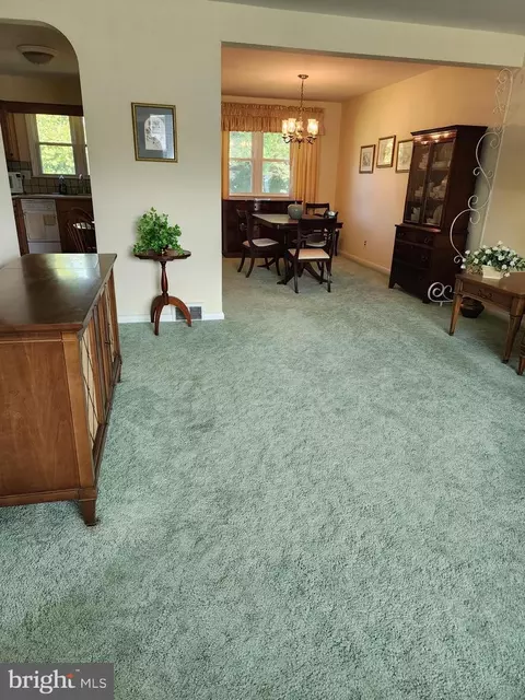 2142 Laurel Dr, Cinnaminson, NJ 08077 photo 3