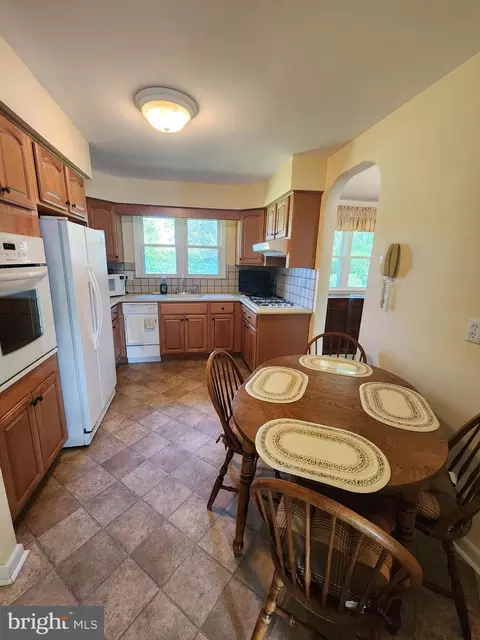 2142 Laurel Dr, Cinnaminson, NJ 08077 photo 8