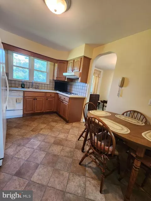 2142 Laurel Dr, Cinnaminson, NJ 08077 photo 6