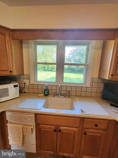 2142 Laurel Dr, Cinnaminson, NJ 08077 photo 12