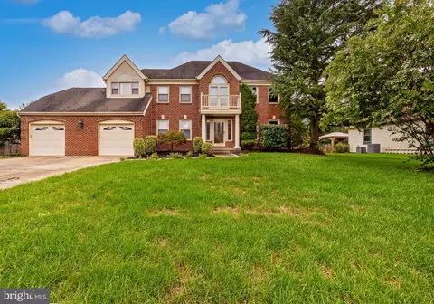 4 Bridle Ln, Mount Laurel, NJ 08054
