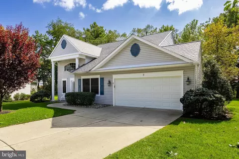9 Stonehearth Ct, Columbus, NJ 08022