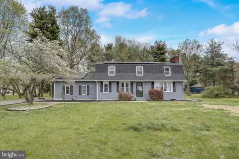 912 Perkins Ln, Beverly, NJ 08010