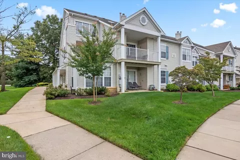 302 B Wharton Rd, Mount Laurel, NJ 08054
