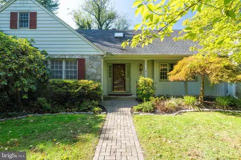 3 Split Rock Pl, Moorestown, NJ 08057