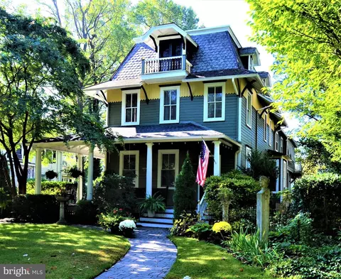 408 Lippincott Ave, Riverton, NJ 08077