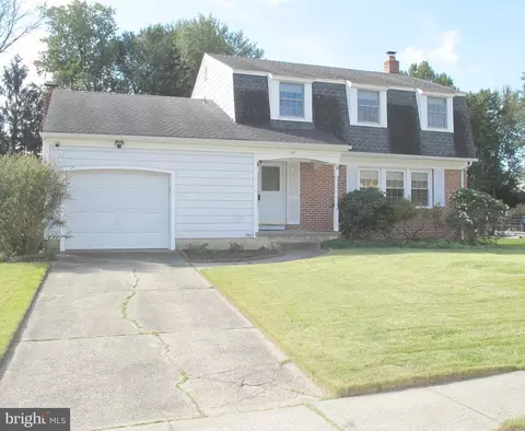 18 Erindale Dr, Marlton, NJ 08053