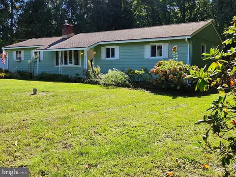 28372 School House Rd, Columbus, NJ 08022
