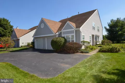 229 Birch Hollow Dr, Bordentown, NJ 08505