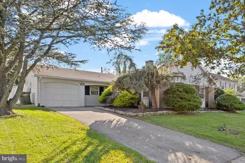91 Barrington Ln, Willingboro, NJ 08046