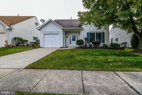 72 Cottage Ln E, Columbus, NJ 08022