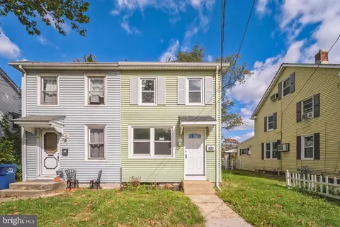 833 W 2nd St, Florence, NJ 08518