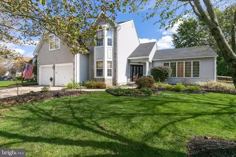 6 Moorfield Ct, Mount Laurel, NJ 08054