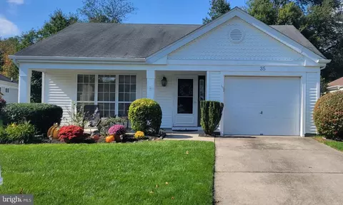 35 Liverpool Ln, Southampton, NJ 08088
