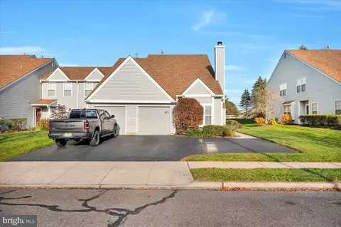 272 Birch Hollow Dr, Bordentown, NJ 08505