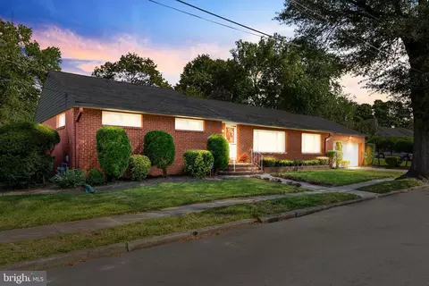 904 Davis Ave, Cinnaminson, NJ 08077