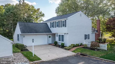 5 Farmington Ct, Medford, NJ 08055