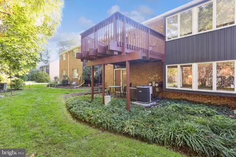 19 W Close Dr, Moorestown, NJ 08057