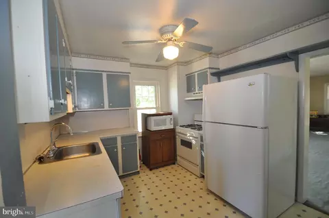 202 E Center Ave, Maple Shade, NJ 08052 photo 5