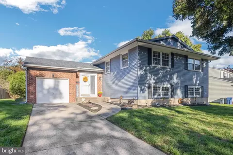 748 Fremont Ln, Mount Laurel, NJ 08054
