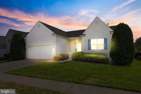 5 Roslyn Dr, Delran, NJ 08075