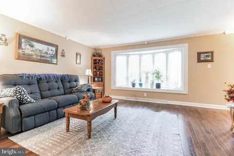 208 Wayne Dr, Cinnaminson, NJ 08077 photo 5