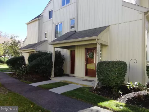 359 Woodlake Dr, Marlton, NJ 08053